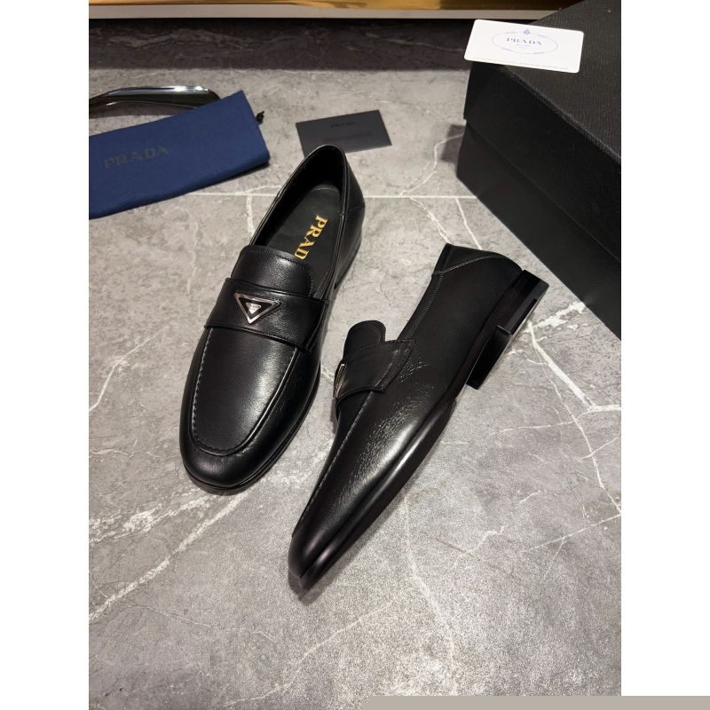 Pra*a leather shoes